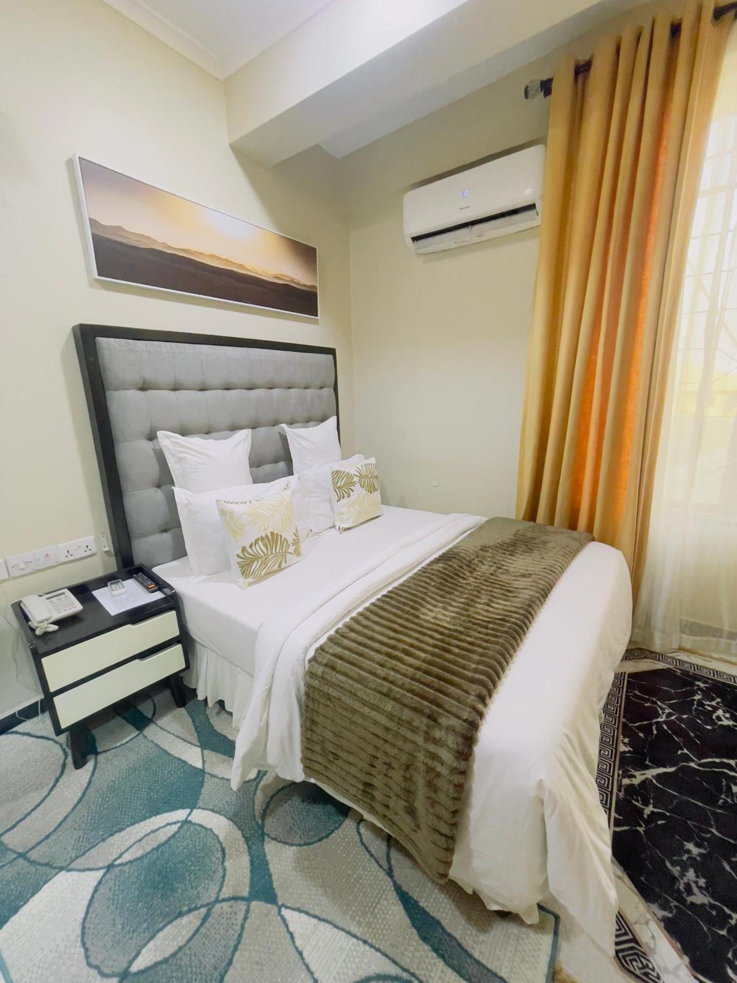 Diary Hotel Dar es Salaam Exterior foto