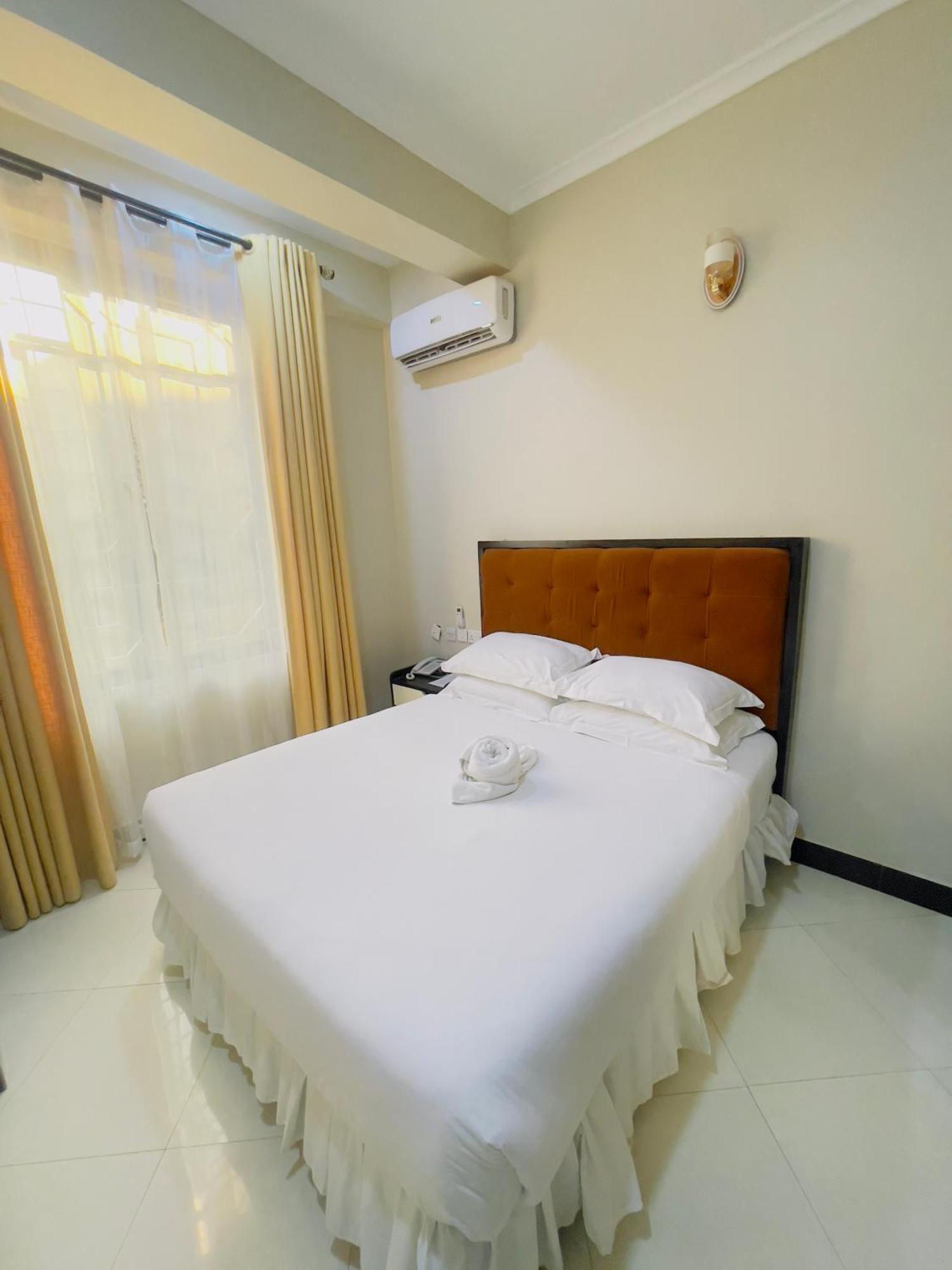 Diary Hotel Dar es Salaam Exterior foto
